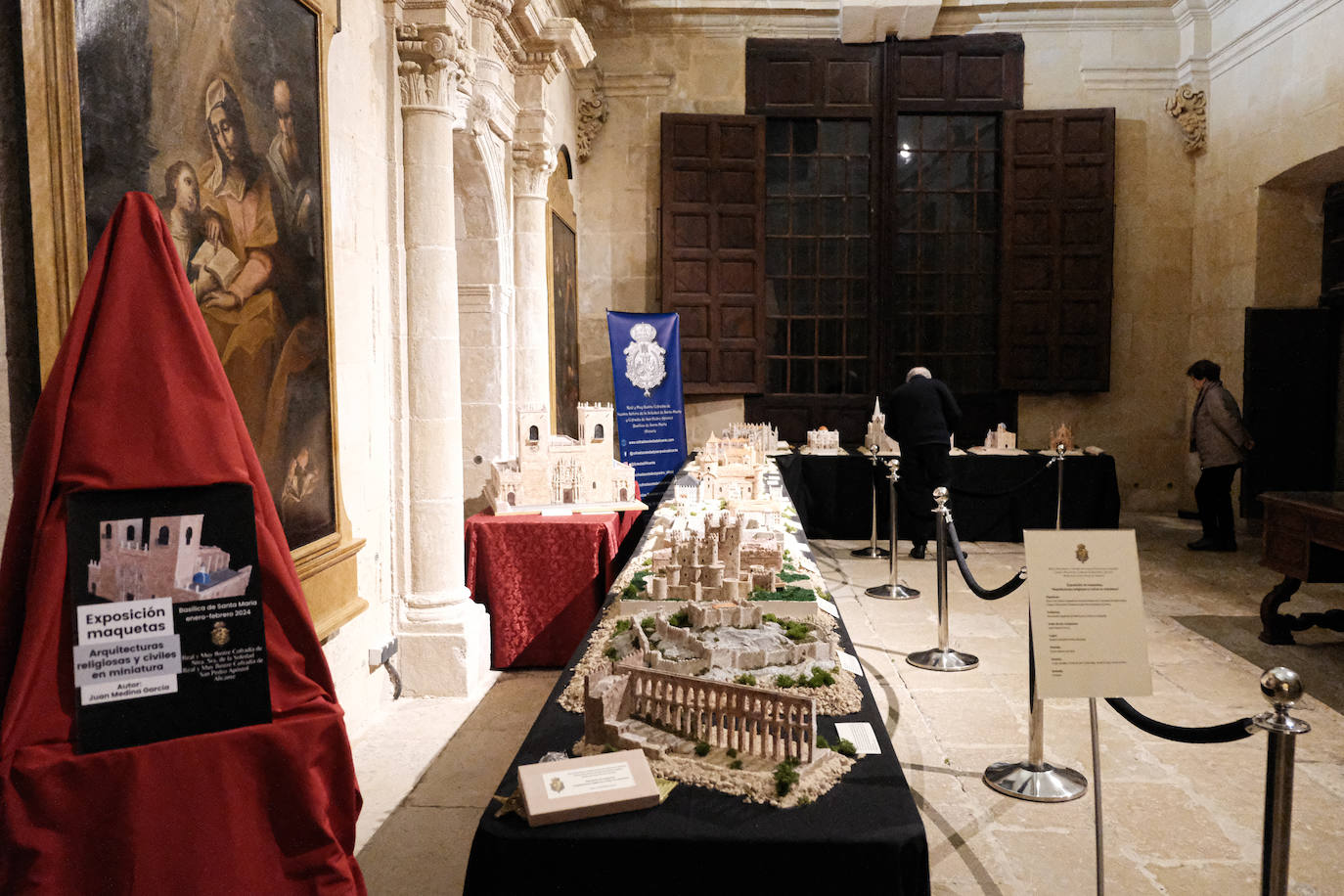 Las miniaturas invaden la Basílica de Santa María de Alicante