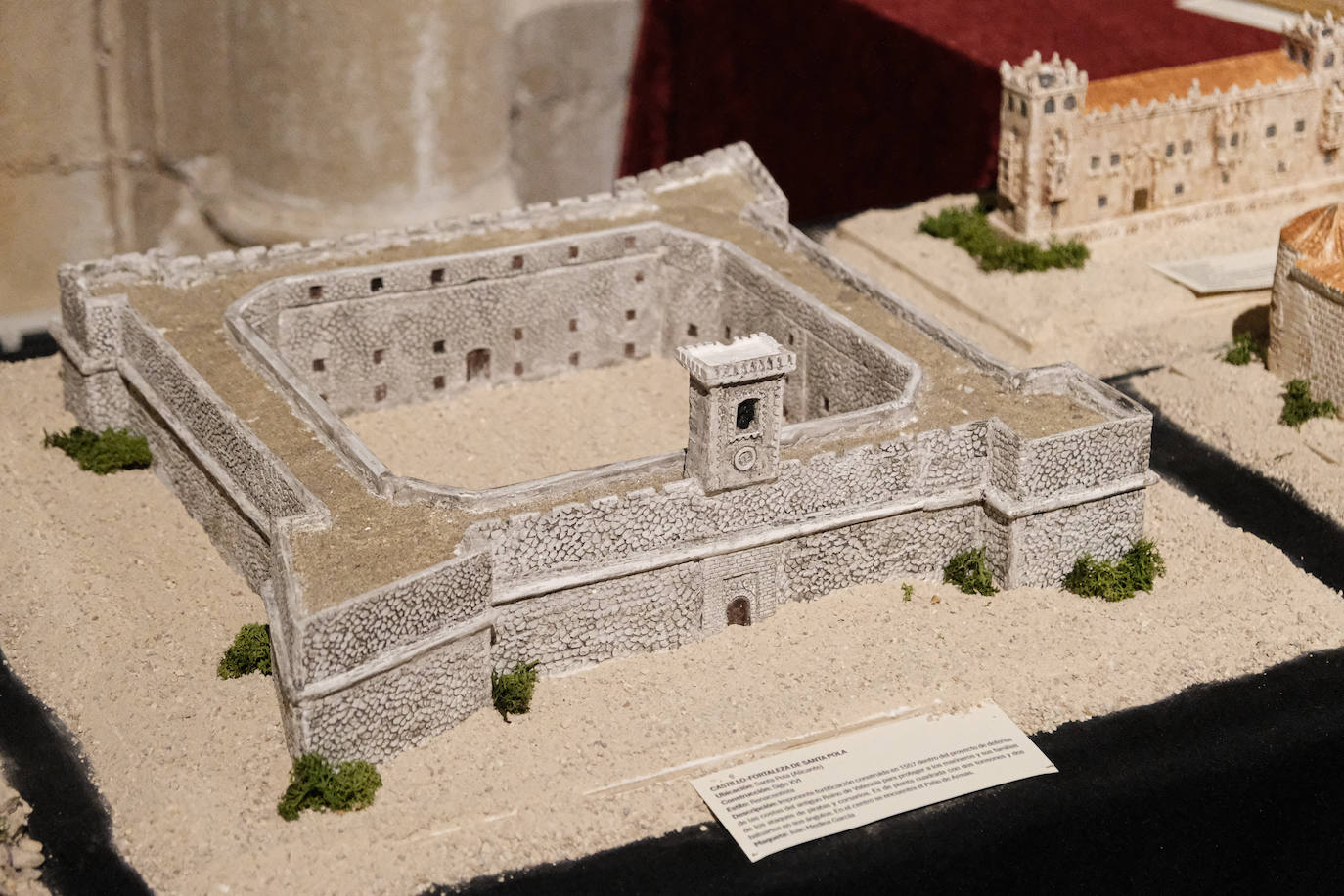 Las miniaturas invaden la Basílica de Santa María de Alicante
