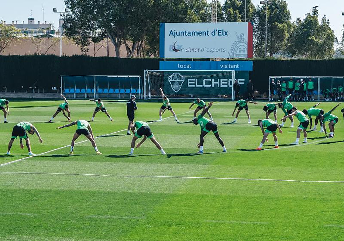 Entrenamiento del Elche en la Ciudad Deportiva.