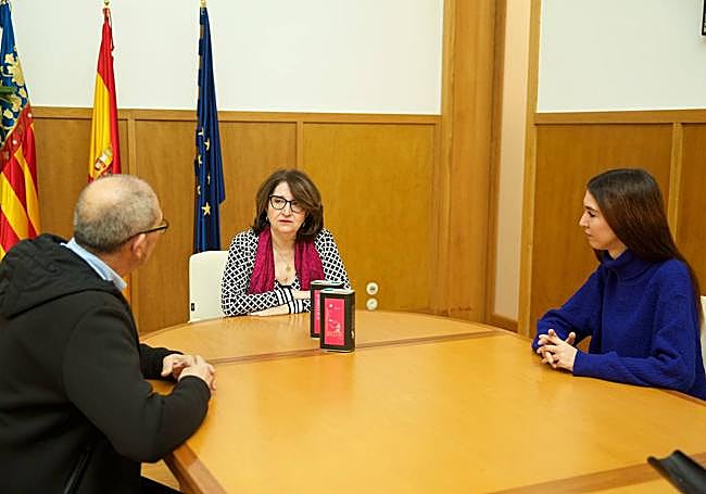 Encuentro de la rectora con la asociación 'Yo Nemalínica'.