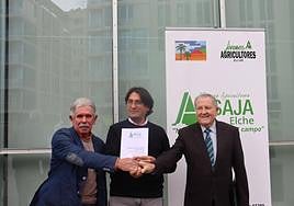 Reunión de la firma de la nueva asociación Asaja-Elche.