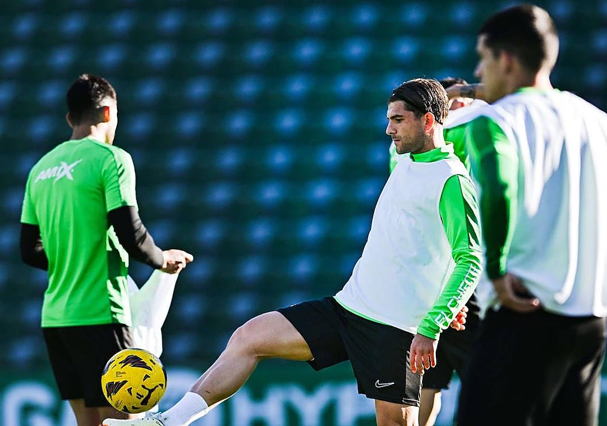 Raúl Guti, durante un entrenamiento con el Elche.
