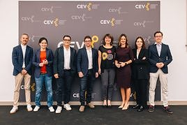 Rubén Ferrández (primero) y Luis Chico (tercero por la izquierda) fueron dos de los ponentes de marcas alicantinas durante el informe.