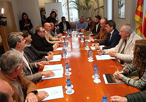 Reunión entre los representantes agrarios y Mazón y su equipo.