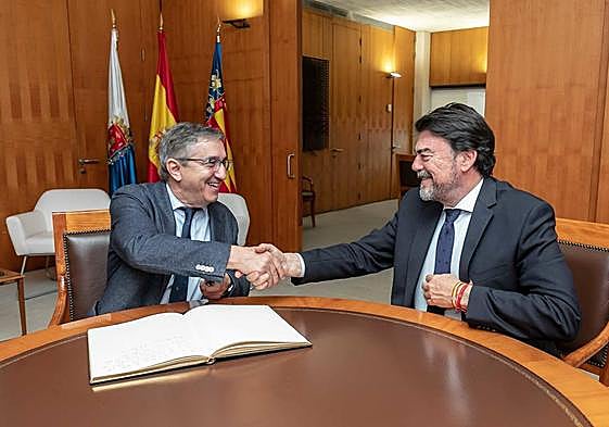El conseller de Educación, José Antonio Rovira, y el alcalde de Alicante, Luis Barcala.