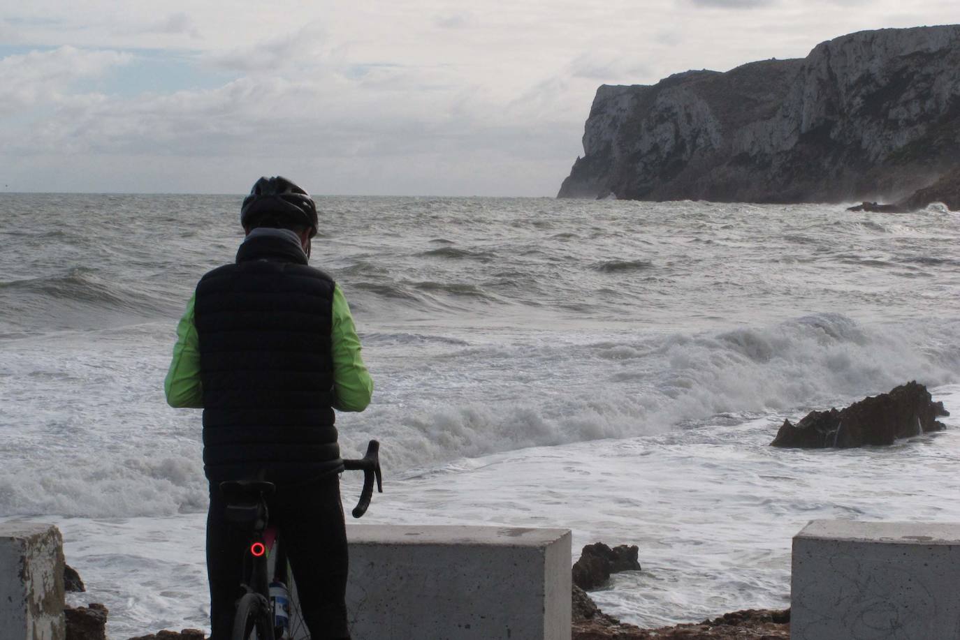 El temporal marítimo azota la costa de Dénia