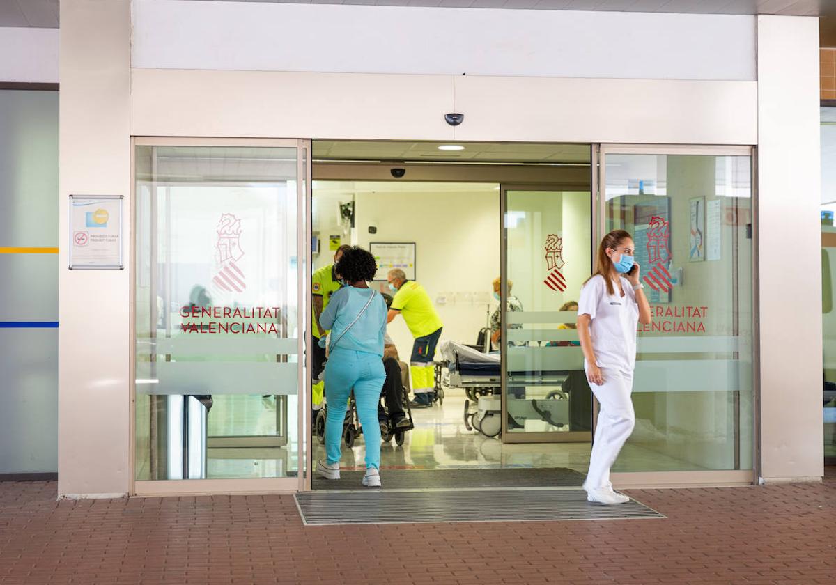 Acceso a las urgencias del Hospital Universitario de Torrevieja.