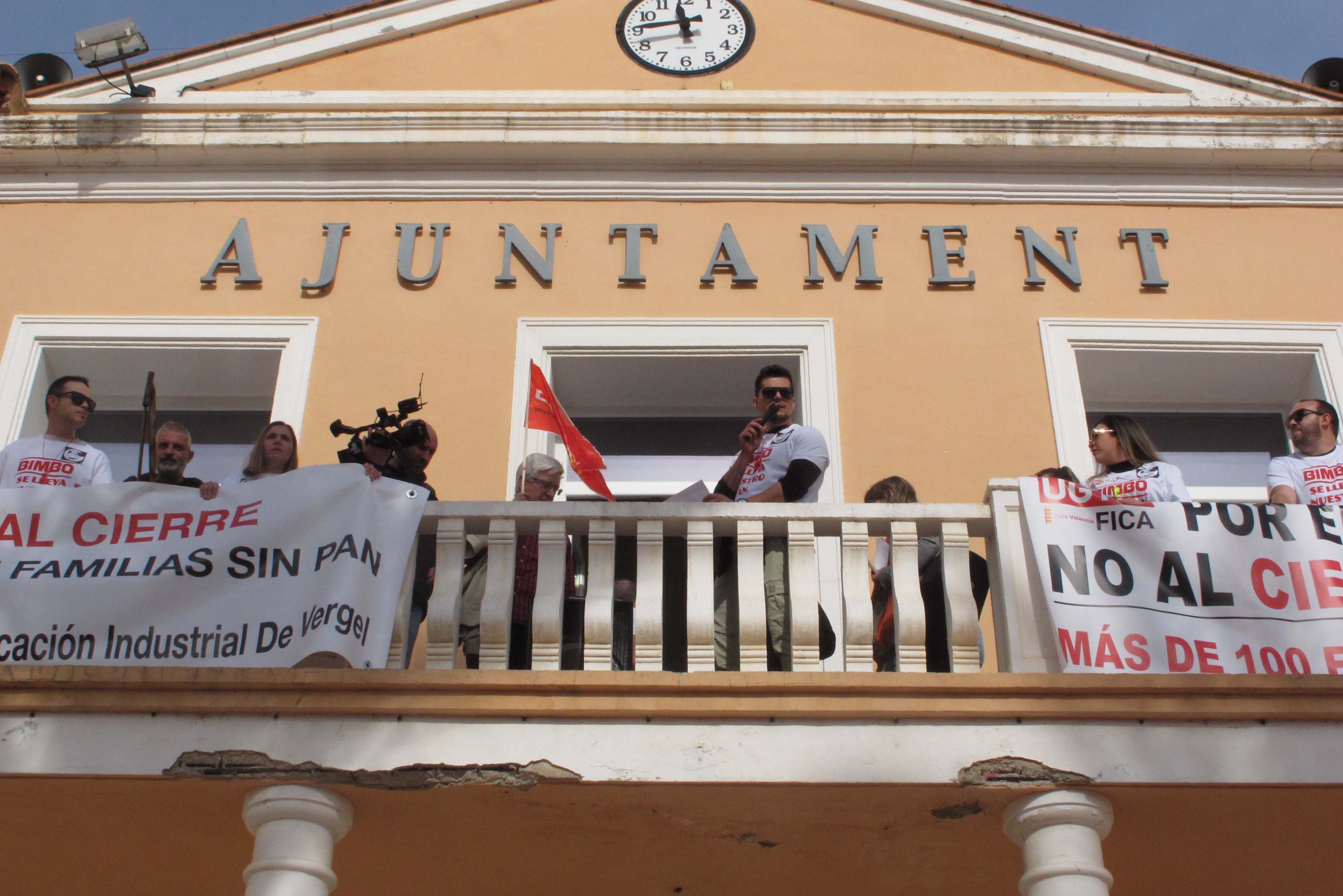 Manifestación contra el cierre de Bimbo en El Verger: «Se llevan nuestro pan»