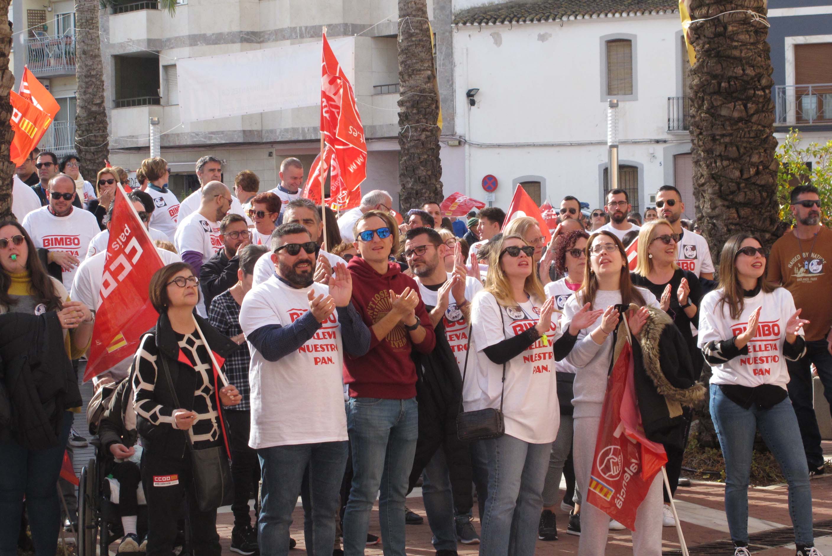 Manifestación contra el cierre de Bimbo en El Verger: «Se llevan nuestro pan»