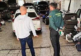 Inspección del taller clandestino en Guardamar de Segura.