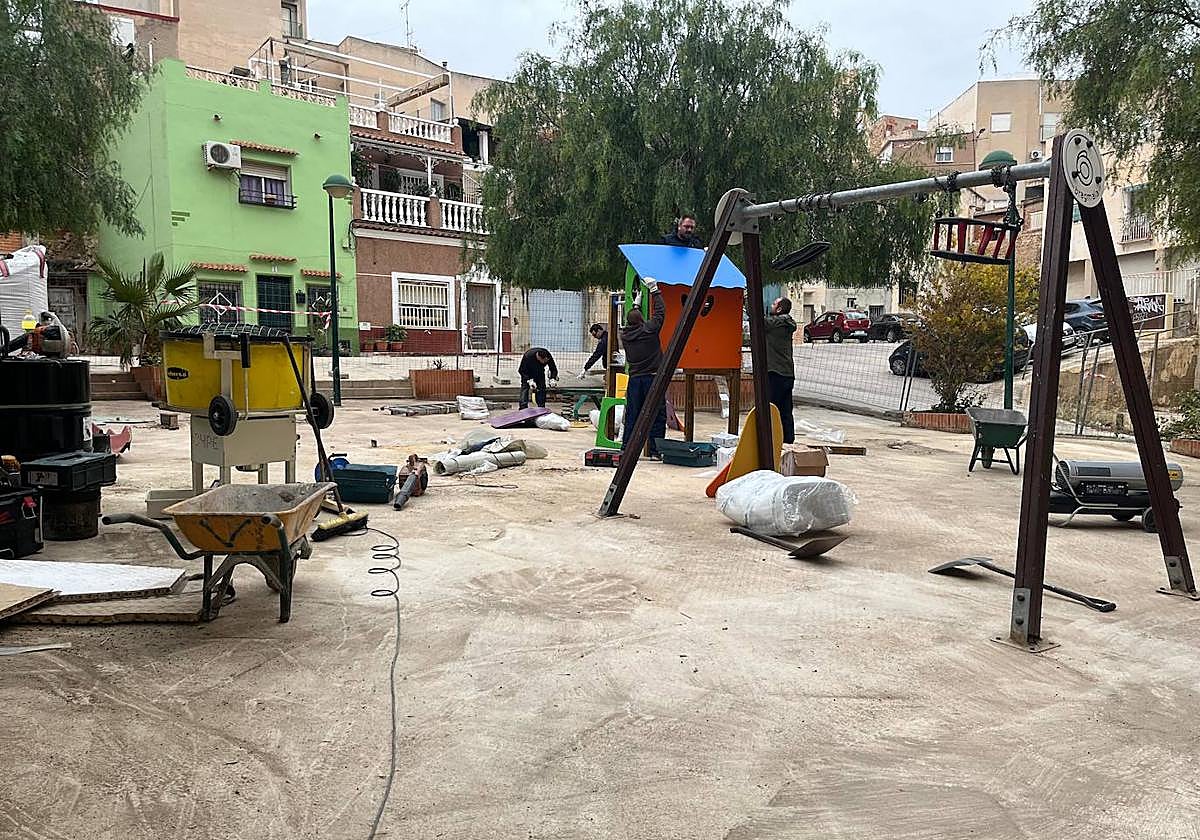 Instalación de los nuevos juegos de Crevillente.