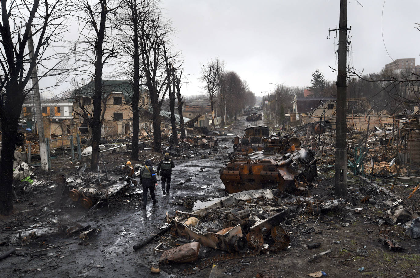 Tanques destruidos al norte de Kiev.