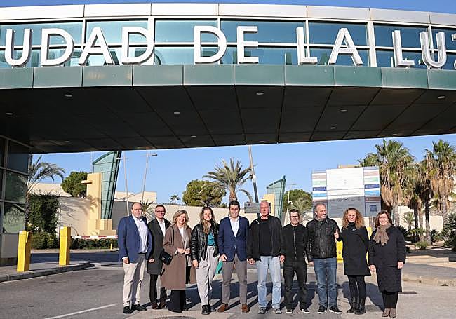 Visita institucional de Mazón en los estudios.