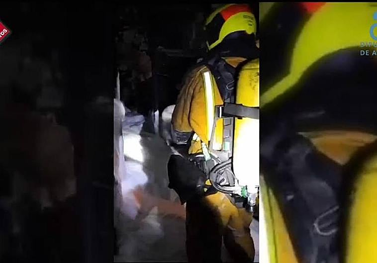 Intervención de los bomberos en la casa.