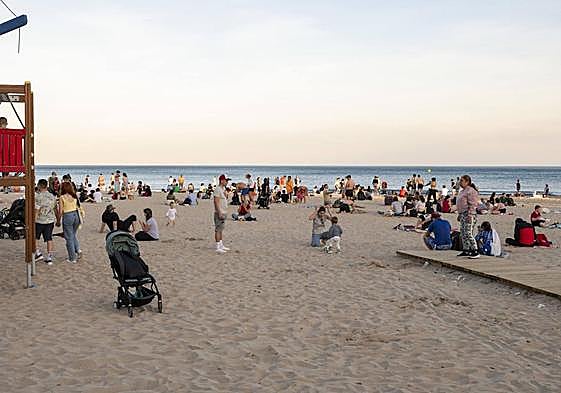 La playa del Postiguet en una imagen de archivo.