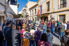 Minuto de silencio y manifiesto en l'Alfàs.