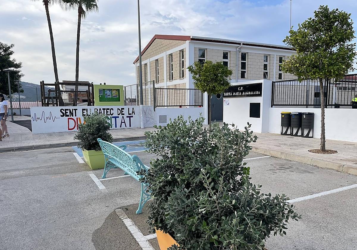 Entrada del colegio Santa Maria Magdalena de Benitatxell.