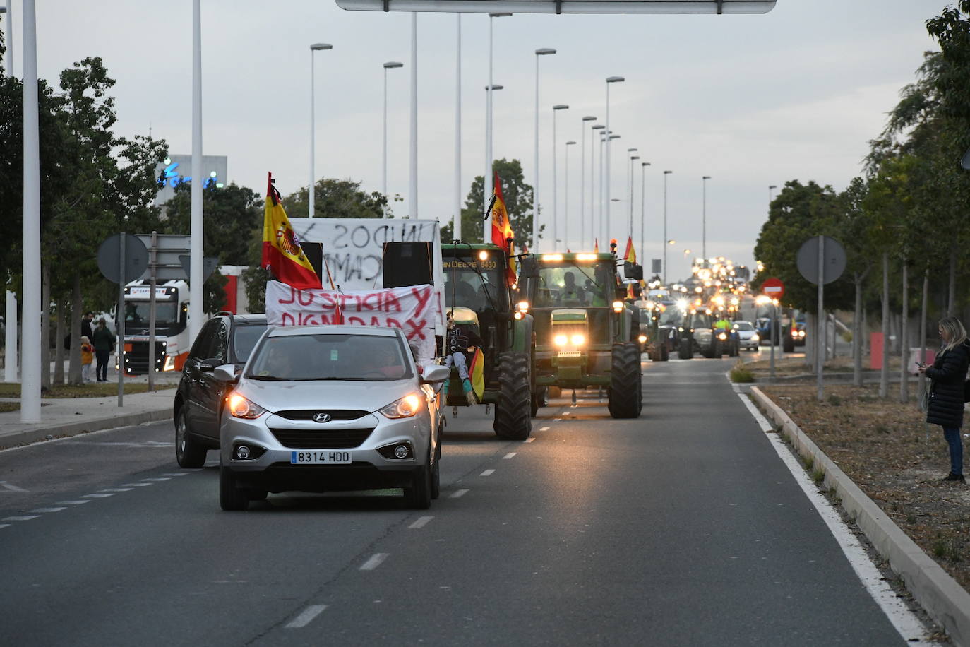 La tractorada de Elche en imágenes