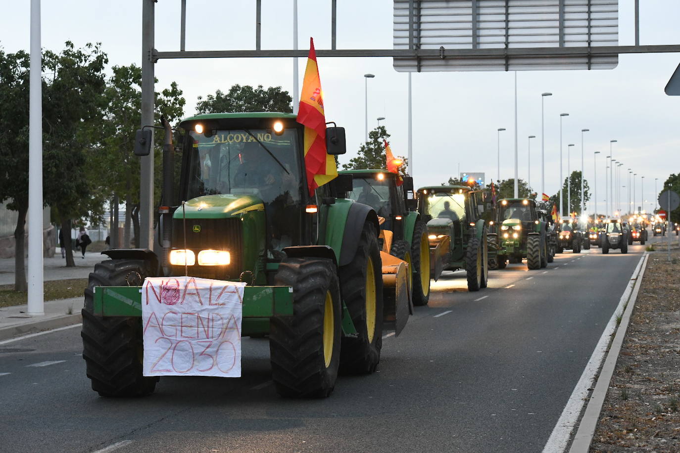 La tractorada de Elche en imágenes