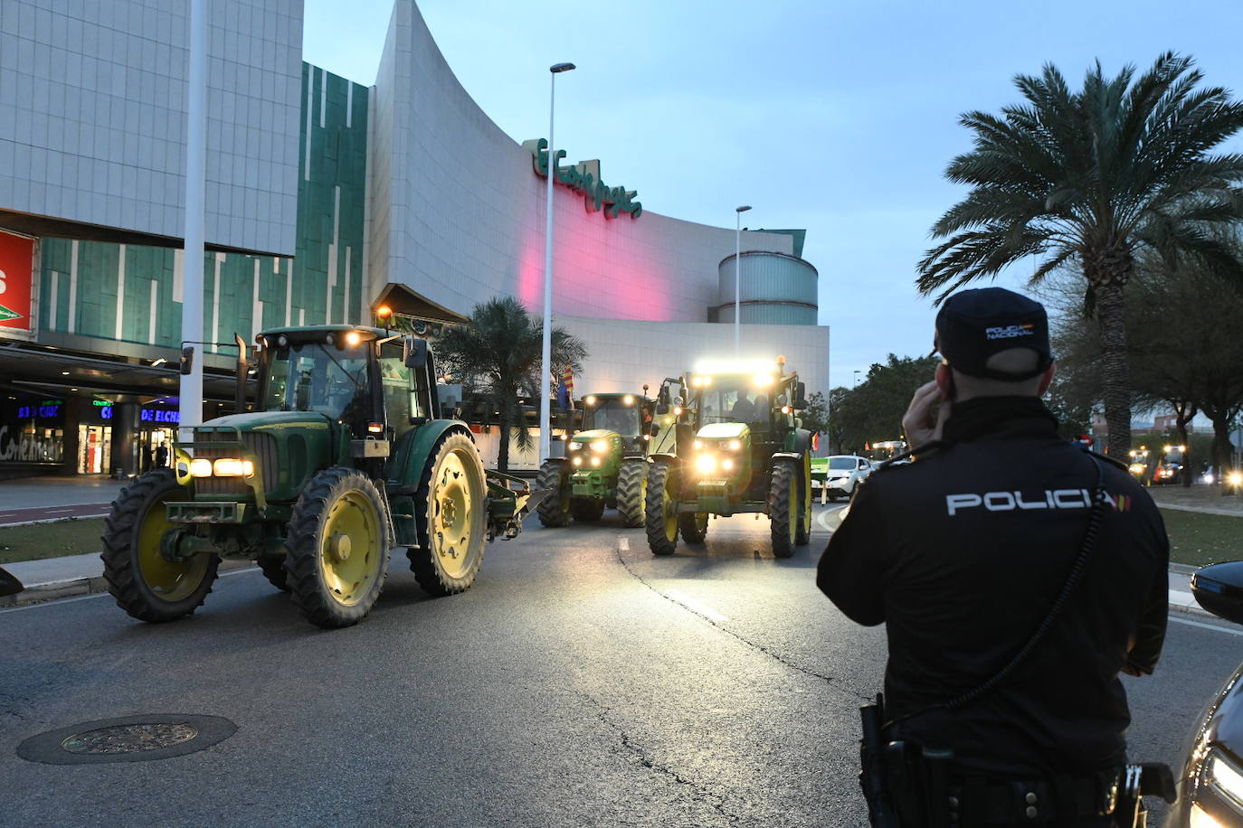 La tractorada de Elche en imágenes