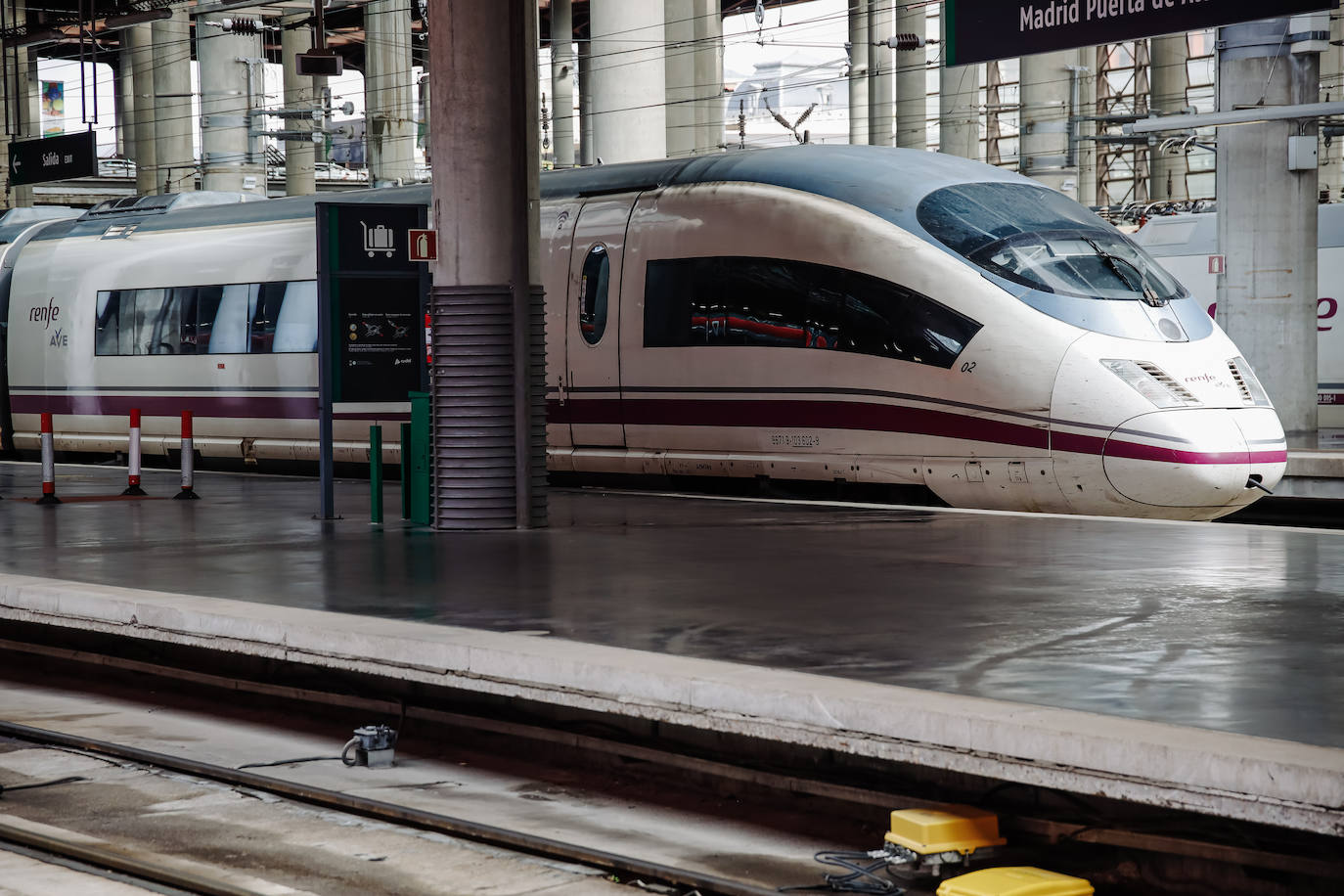 AVE estacionado en Puerta de Atocha.