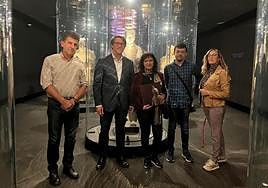 Manuel Olcina, Juan de Dios Navarro y Guillermina Jover acompañaron a los dos últimos visitantes.