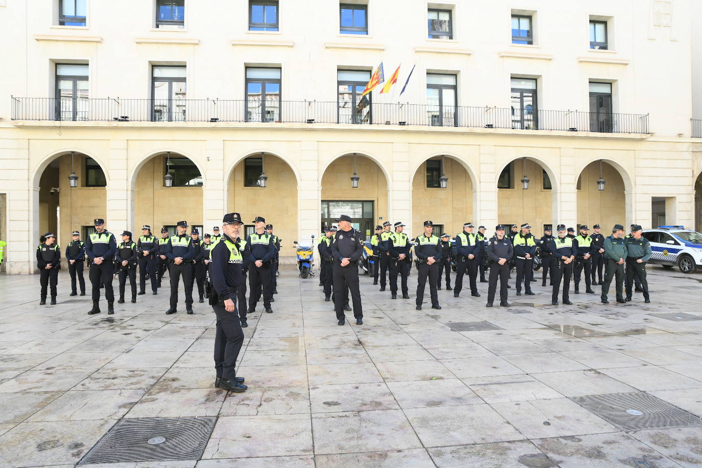 La provincia de Alicante se suma a la condena por el asesinato de dos guardias civiles en acto de servicio en Barbate