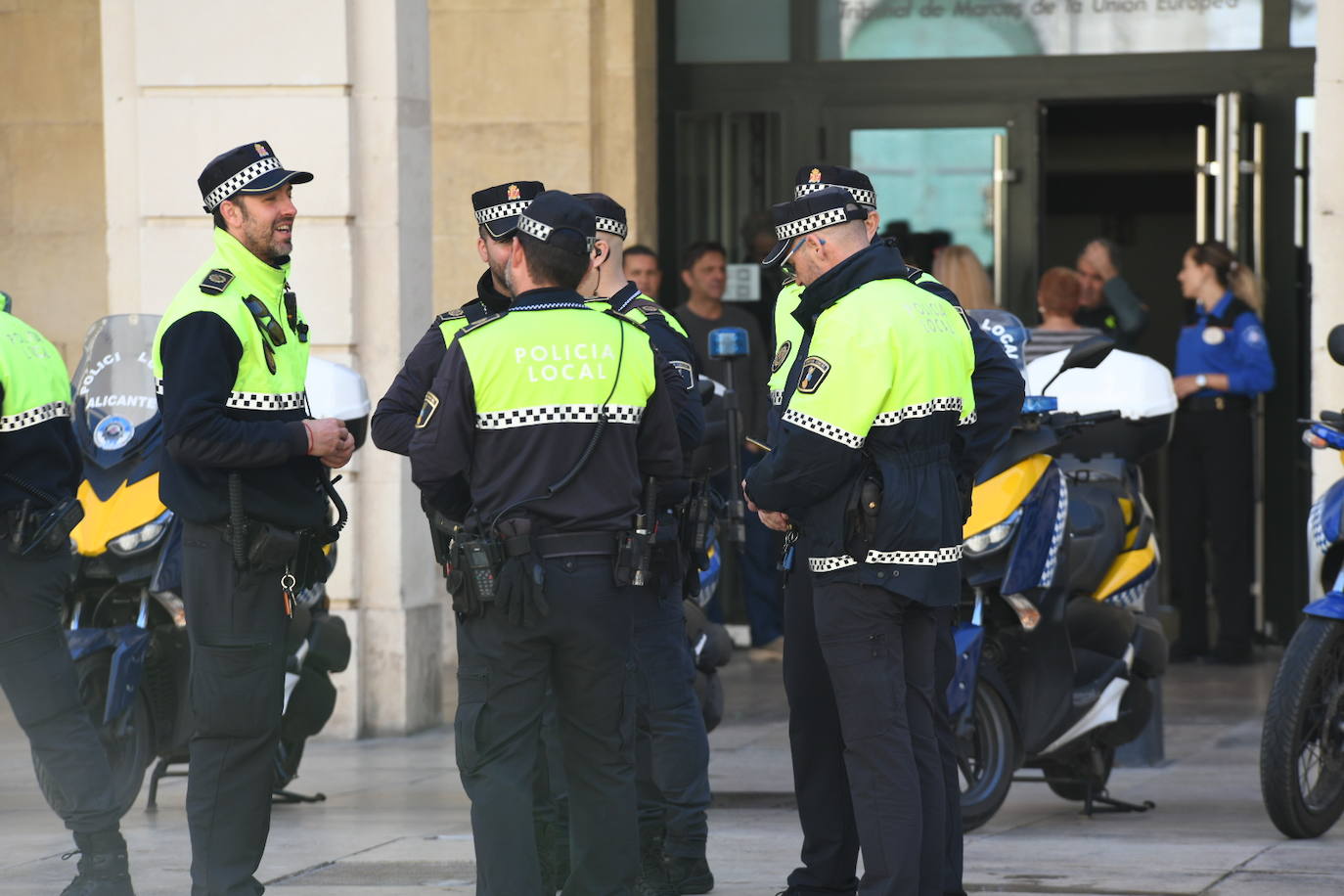 La provincia de Alicante se suma a la condena por el asesinato de dos guardias civiles en acto de servicio en Barbate