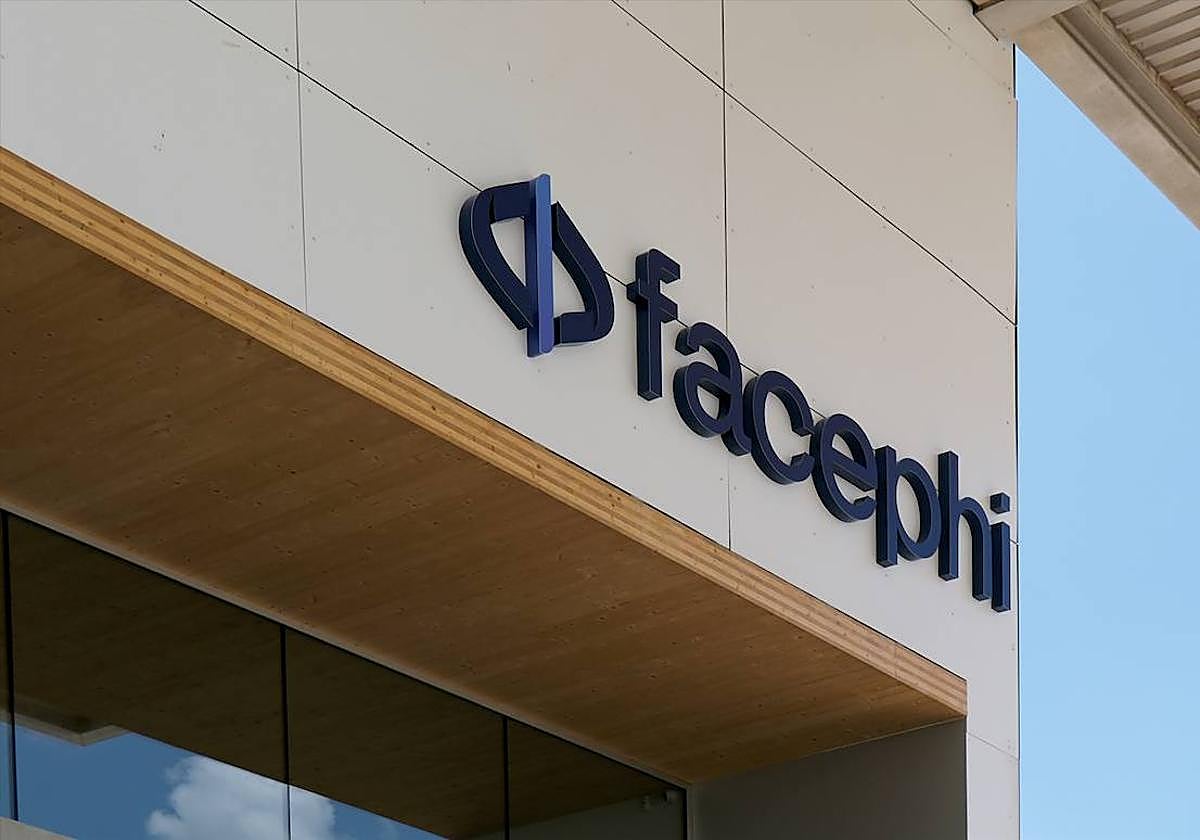 La sede de Faceplhi está situada en el centro Panoramis de Alicante.