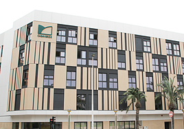 Fachada de la residencia que el grupo Casaverde ha abierto recientemente en Elche.