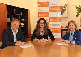 Korp, Iliescu y Gomis durante la firma del convenio.