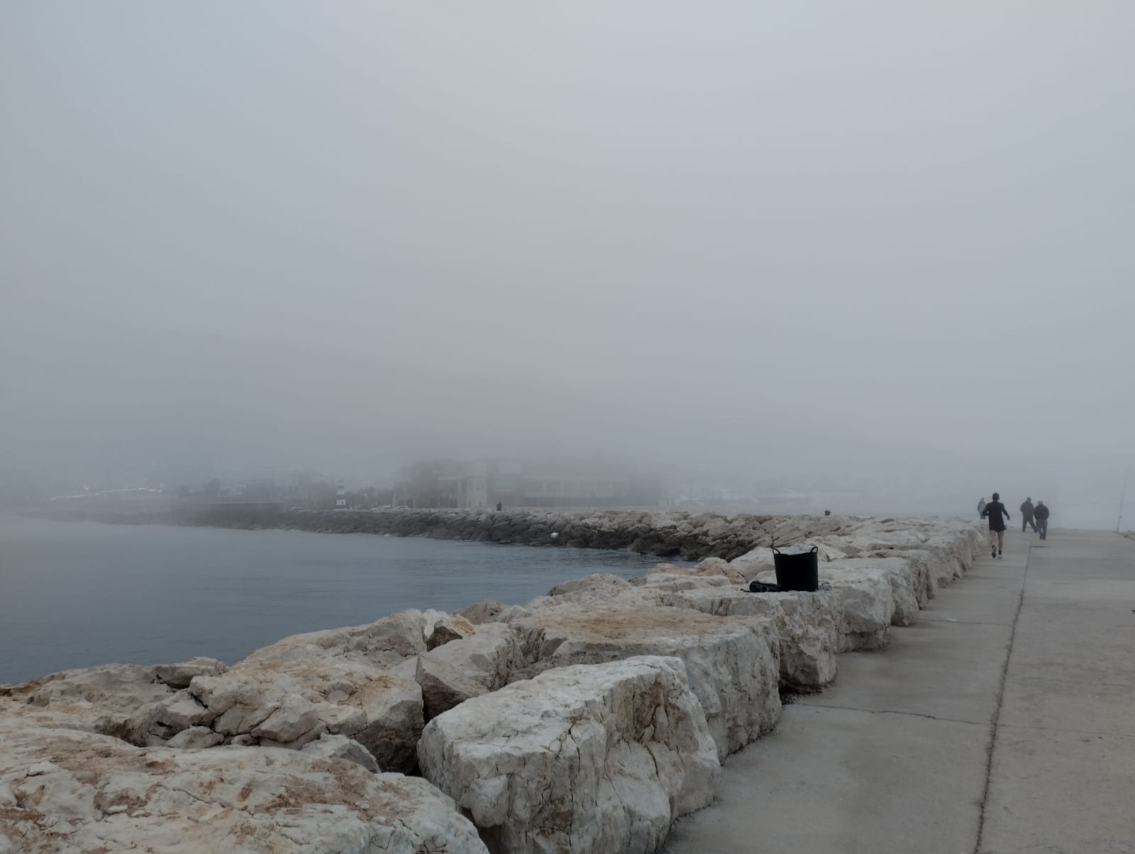 Banco de niebla aparecido en Dénia este jueves.