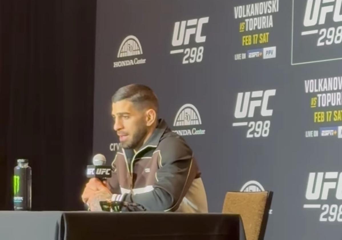 Ilia Topuria durante la rueda de prensa previa al combate.