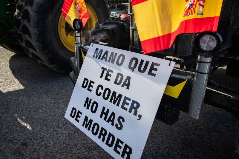 La marcha de tractores a Orihuela, en imágenes