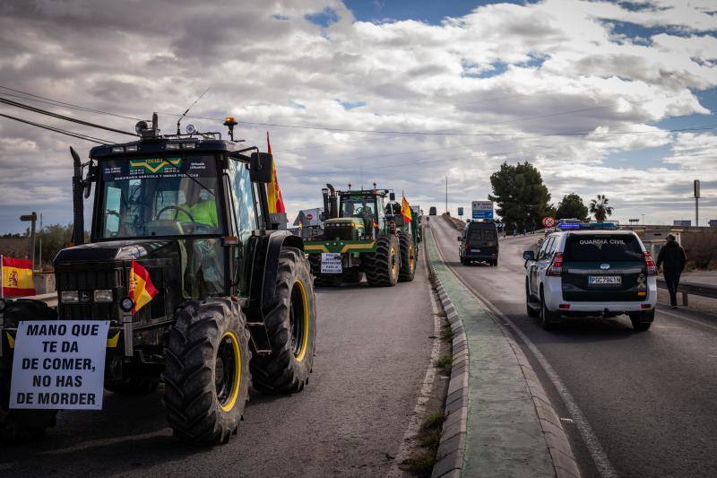 Imagen secundaria 1 - Las protestas de los agricultores provocan un choque entre Generalitat y Gobierno
