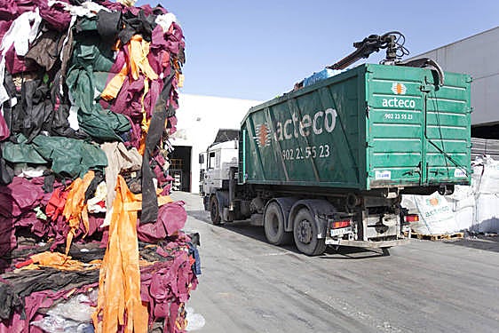 Interior de una de las plantas de Acteco donde se organiza la llegada de residuos.