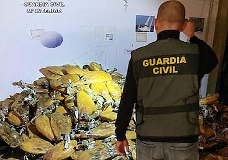 Imágenes de la mercancía recuperada en el polígono de Benejúzar.