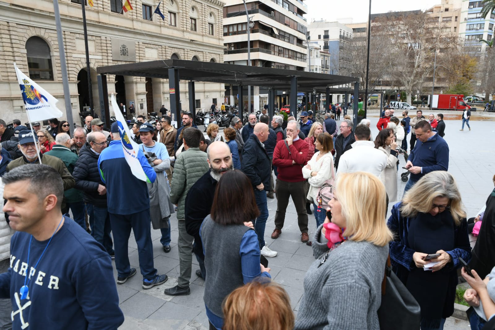 Policías y guardias civiles exigen en Alicante igualdad con el resto de cuerpos policiales