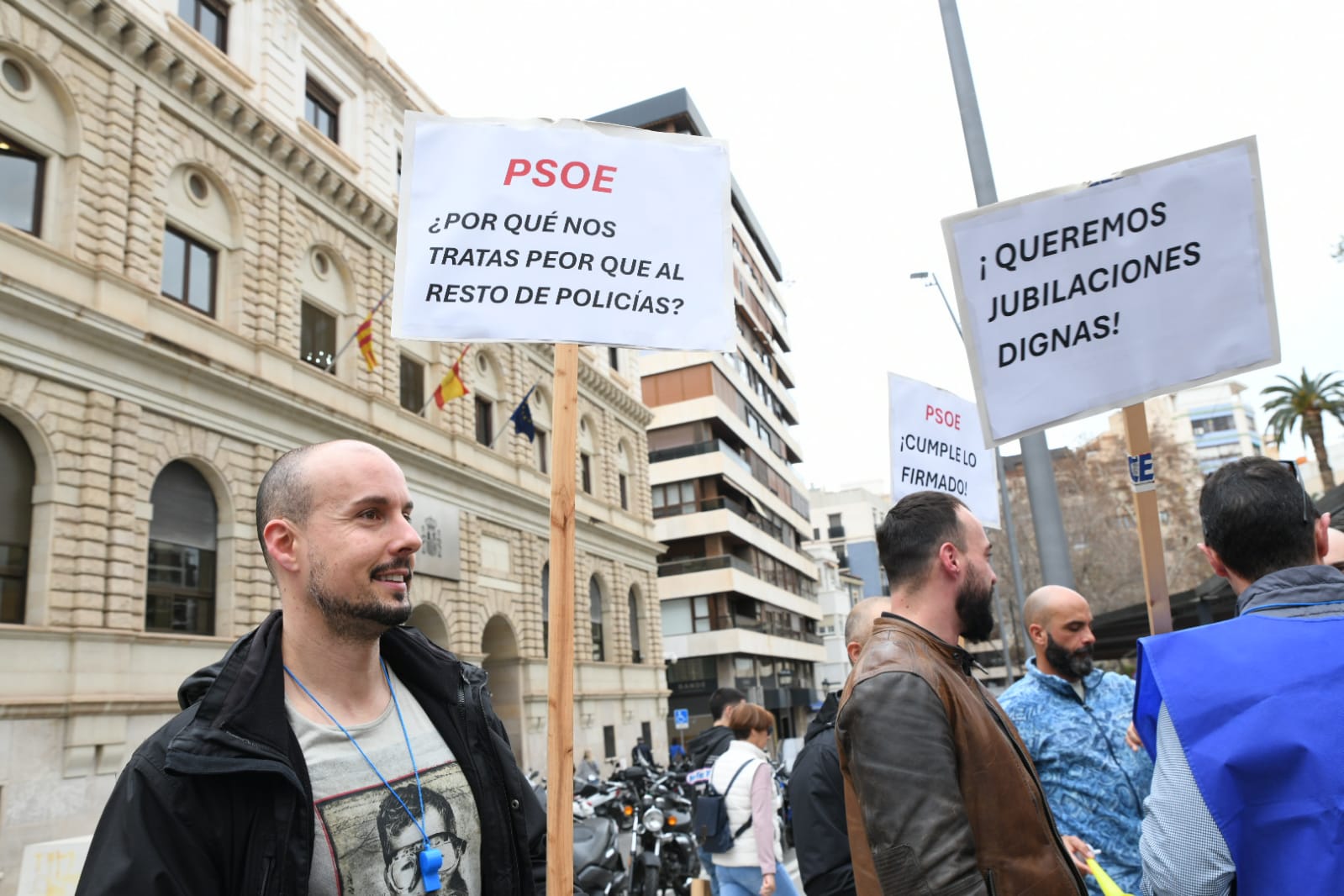 Policías y guardias civiles exigen en Alicante igualdad con el resto de cuerpos policiales