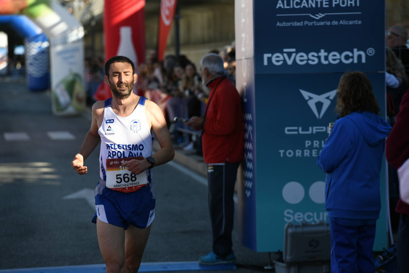 Las mejores imágenes de la Media Maratón de Alicante