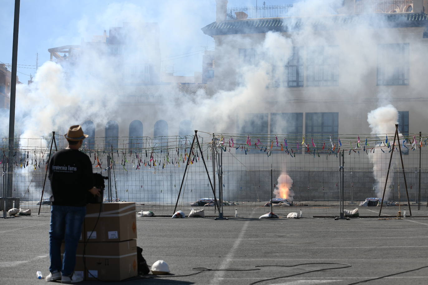 La mascletà de las Hogueras de Alicante en el ADDA, foto a foto