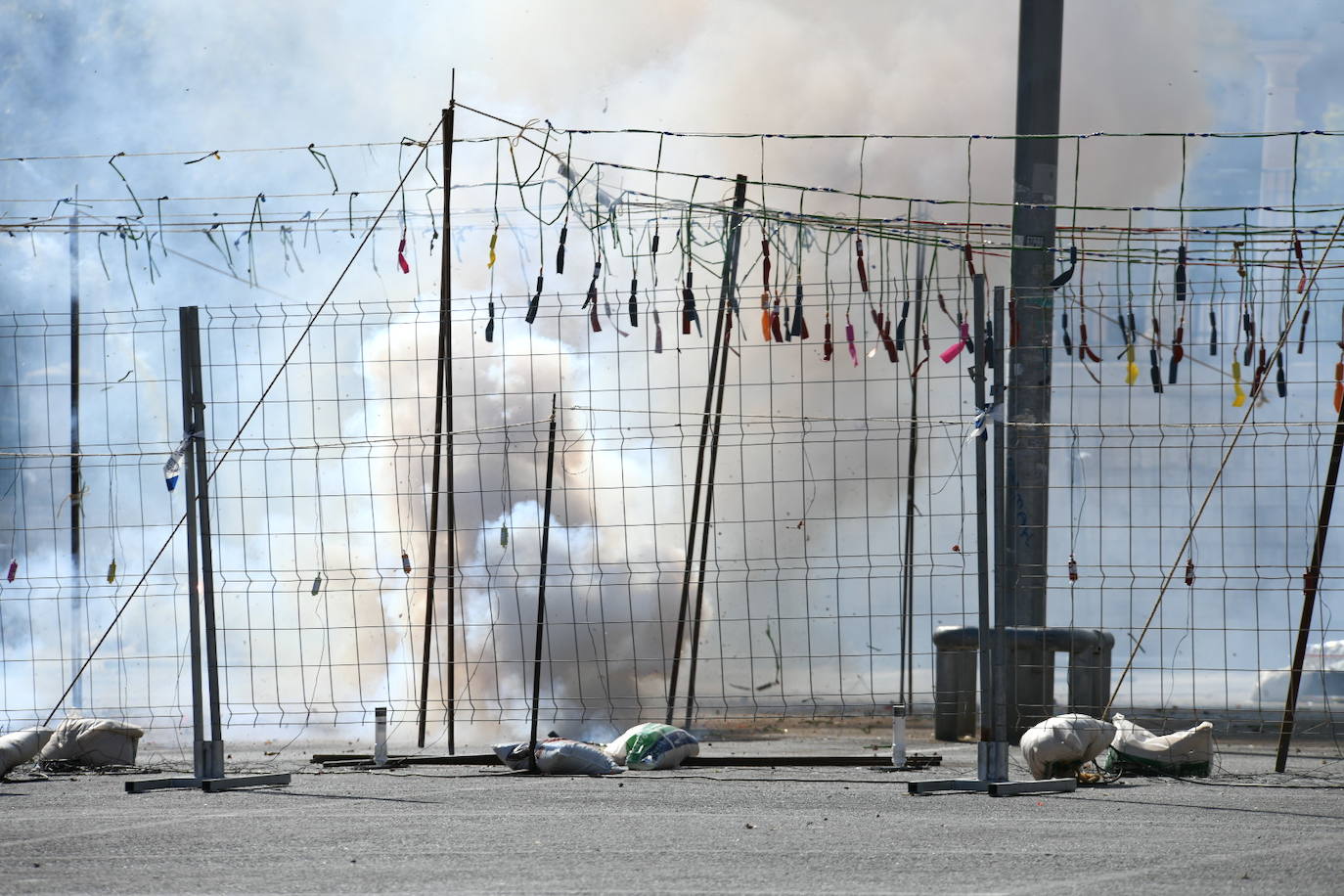 La mascletà de las Hogueras de Alicante en el ADDA, foto a foto