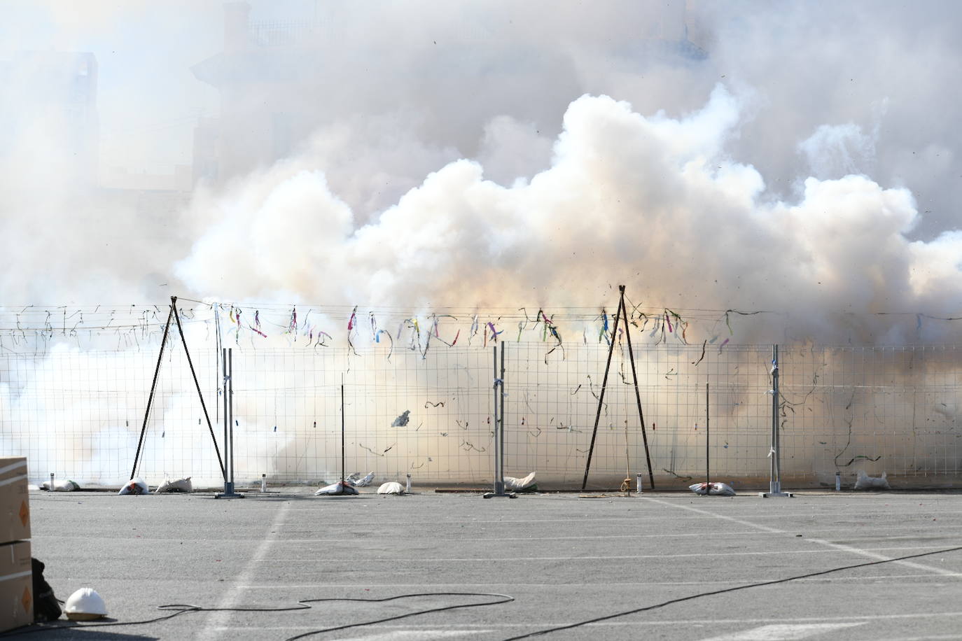 La mascletà de las Hogueras de Alicante en el ADDA, foto a foto