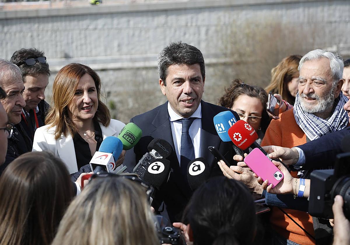 Mazón avanza su reunión con Ribera en la mascletà de Madrid.