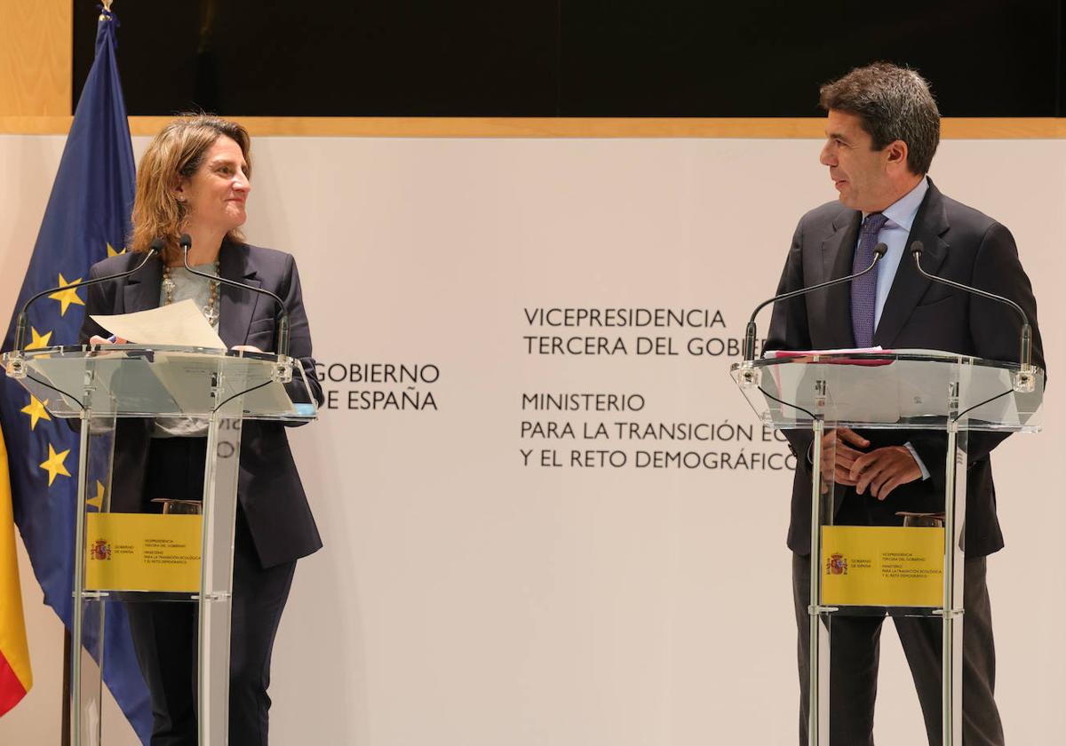 La ministra de Transición Ecológica, Teresa Ribera, y el presidente de la Generalitat Valenciana, Carlos Mazón.