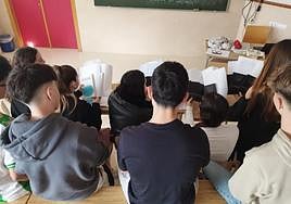 Alumnos participantes en una de las actividades del encuentro literario.