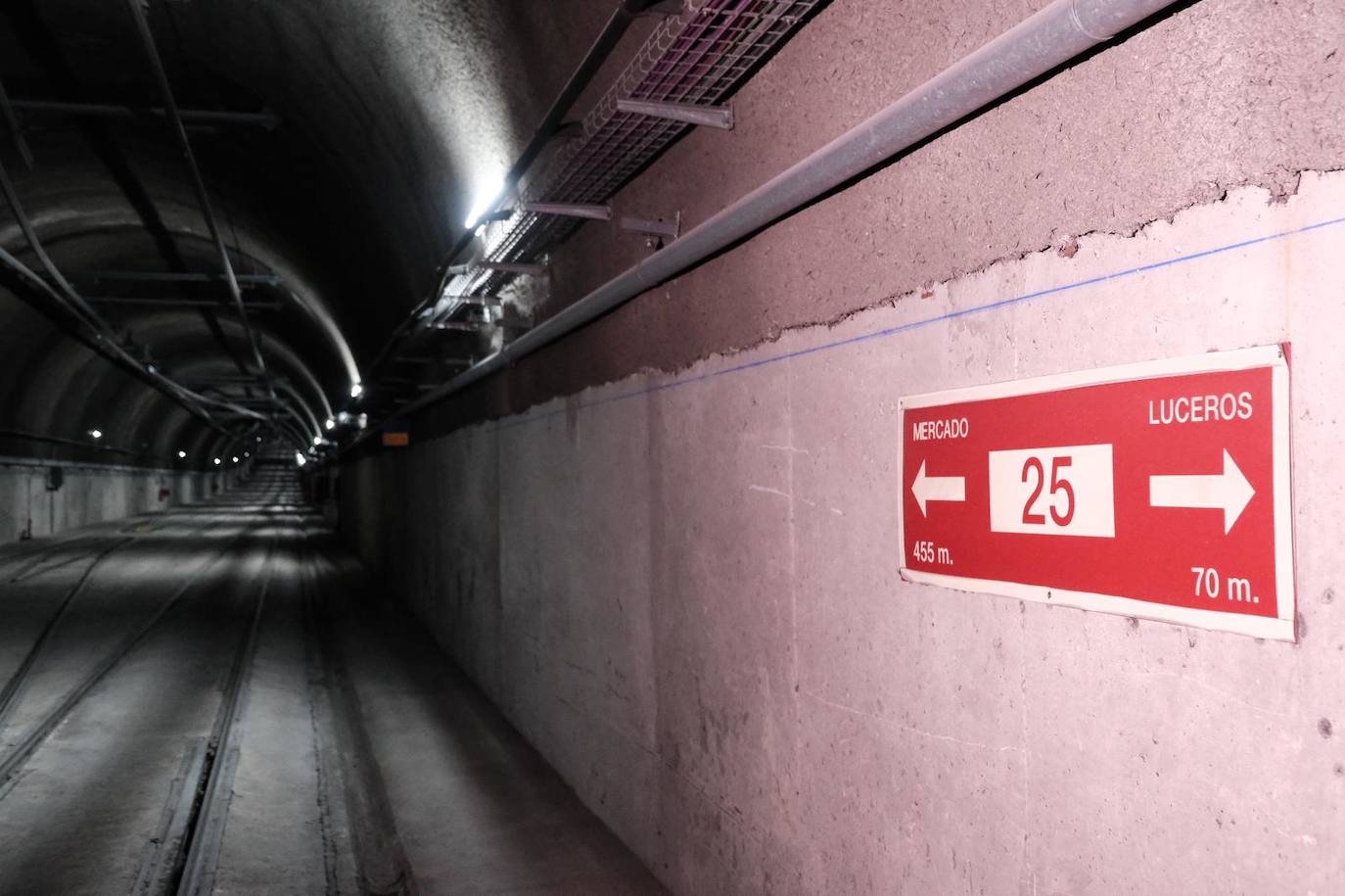 Imagen secundaria 1 - La estación del Tram en Luceros abre este jueves tras un mes cerrada por obras