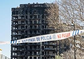 El edificio incendiado en Valencia.