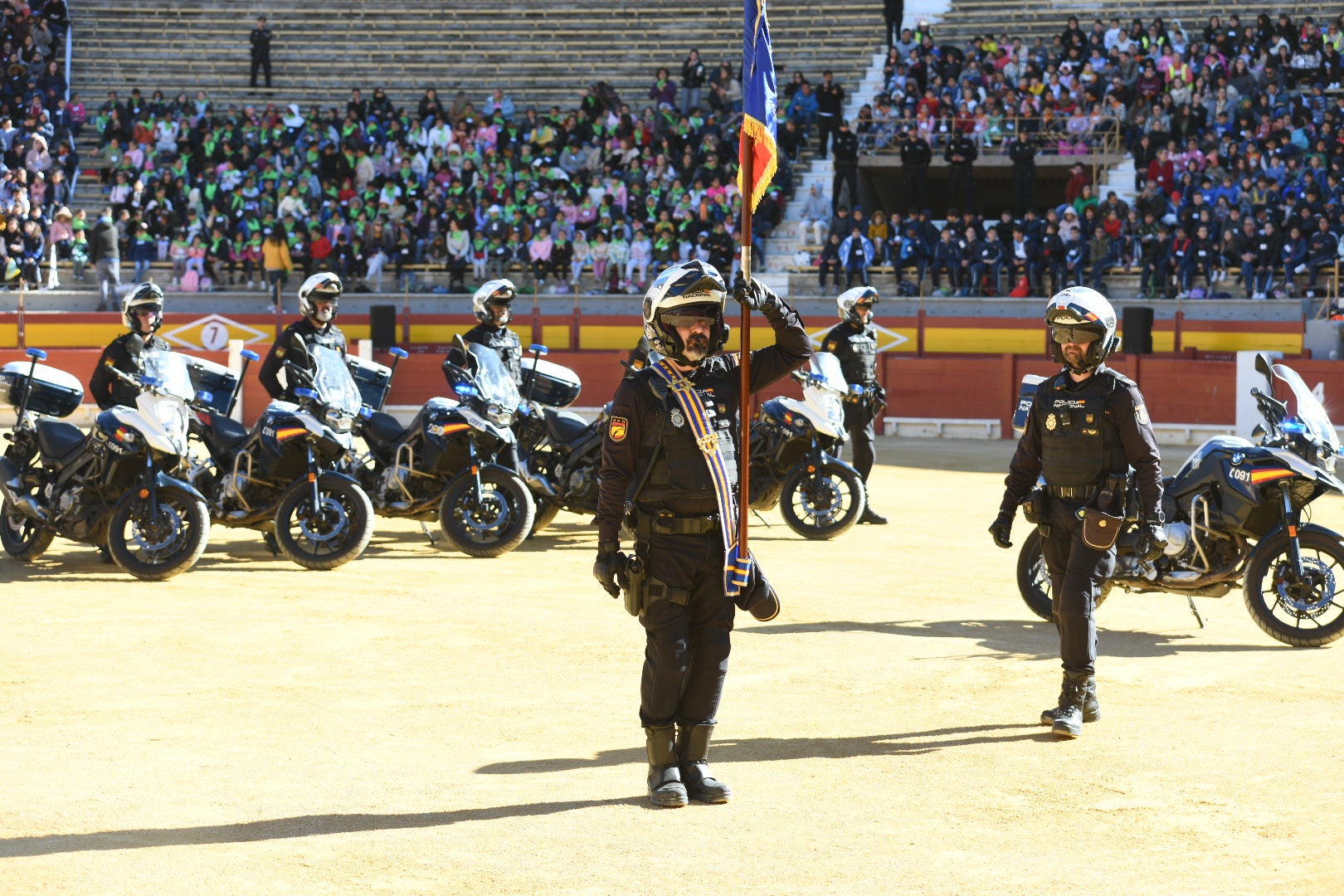 Imágenes de la espectacular exhibición de la Policía Nacional en Alicante