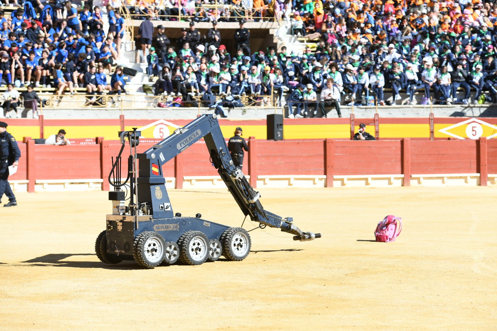 Imágenes de la espectacular exhibición de la Policía Nacional en Alicante